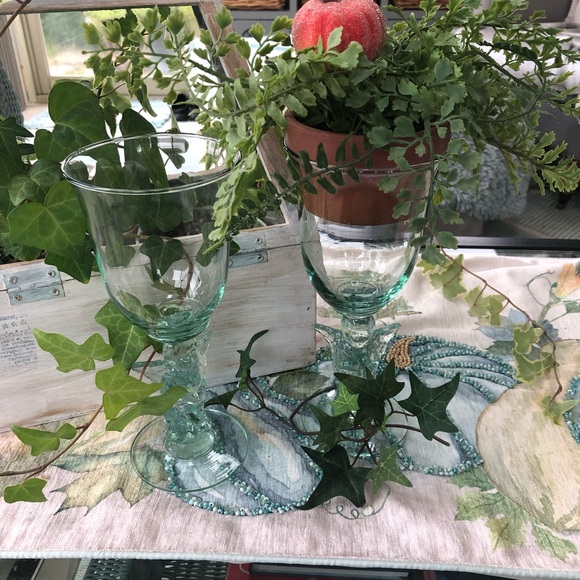 Pair of Angel Stemmed Glases - Picture 8 of 9